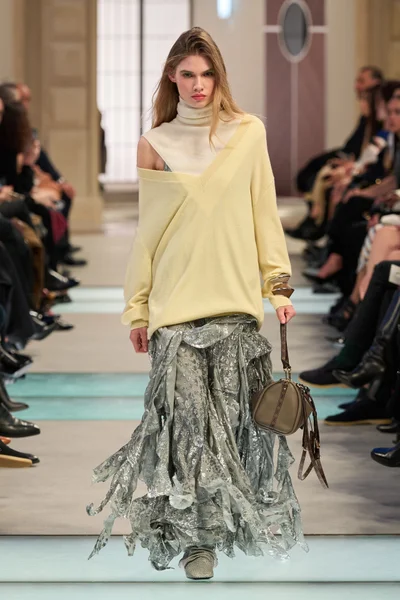 Look 25